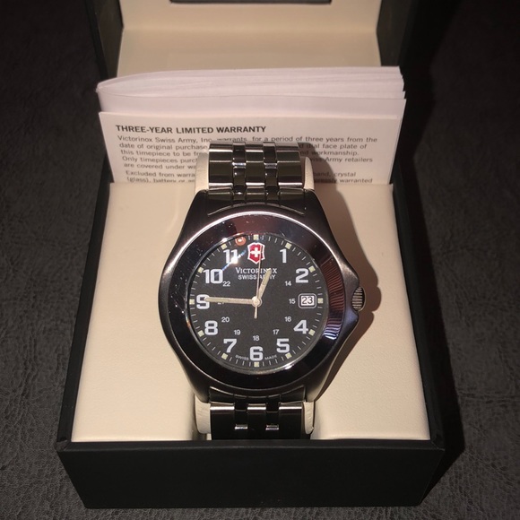 Victorinox Other - VICTORINOX SWISS ARMY MENS WATCH!